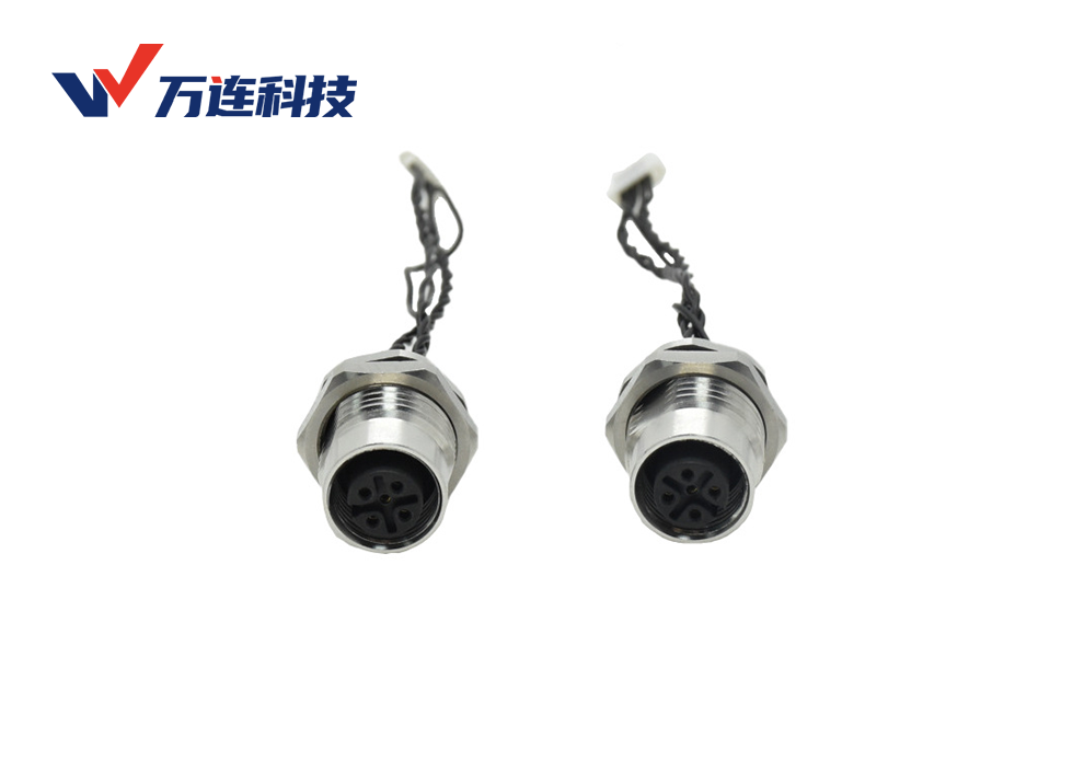 电子连接器的专业化解析:作用、分类与应用场景