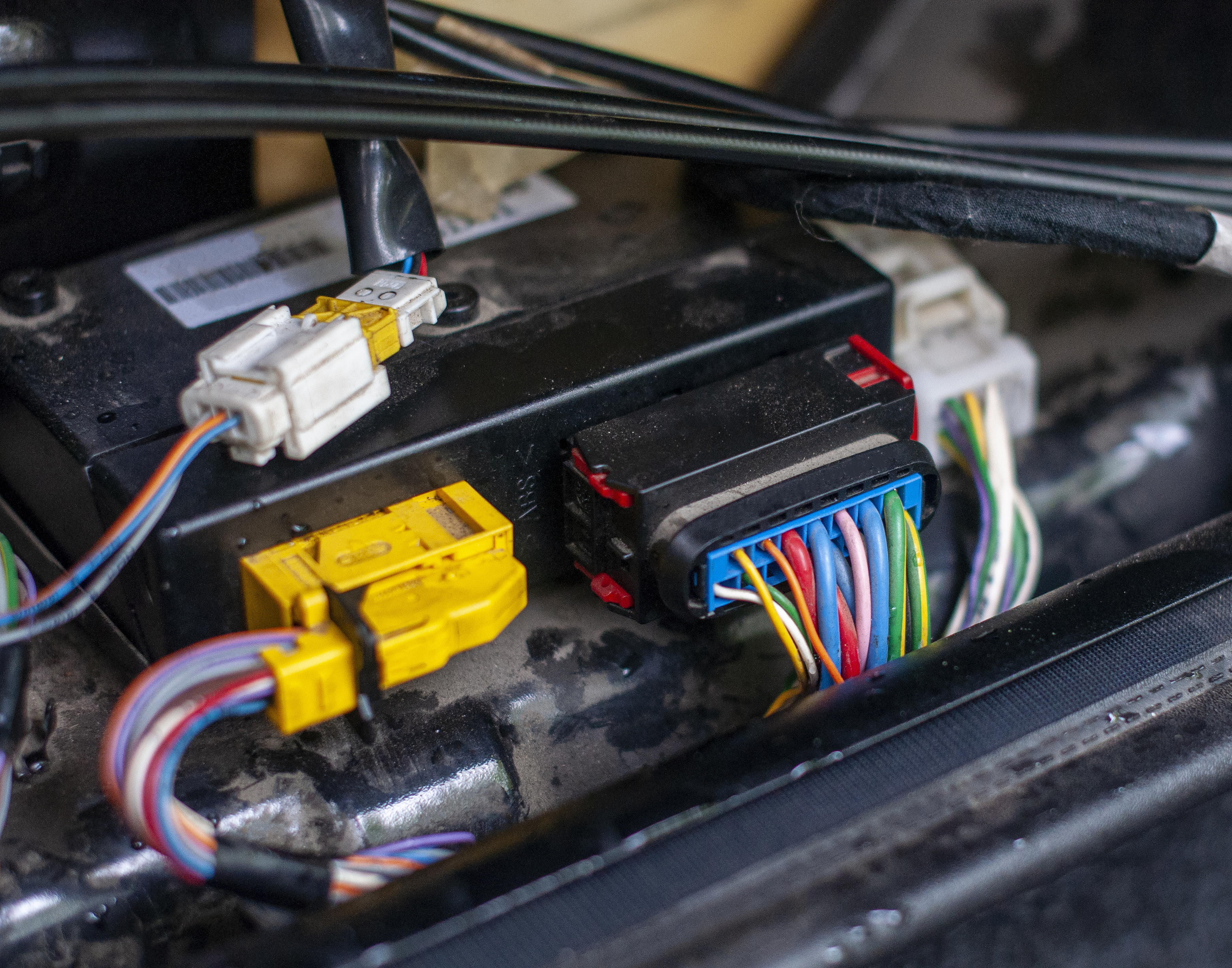 新能源汽车电动化浪潮 引领汽车连接器行业技术与市场升级