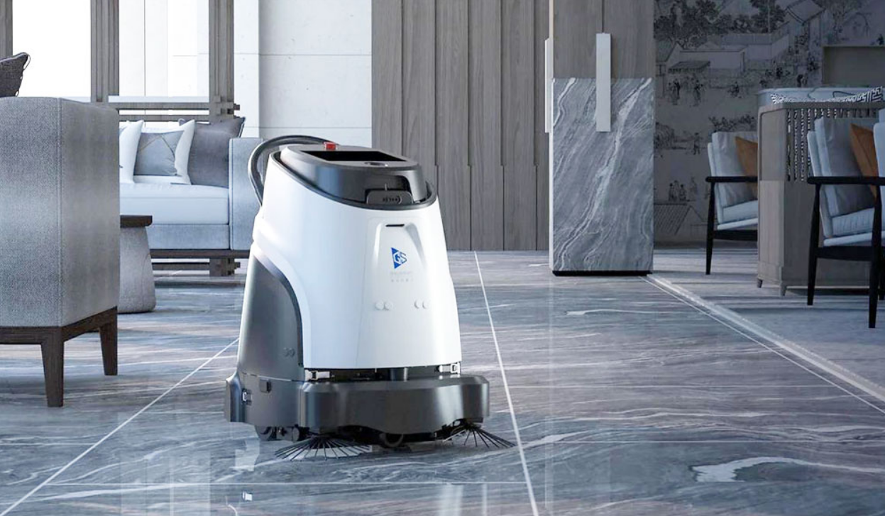 人机协同高效作业，商用清洁机器人革新传统清洁模式